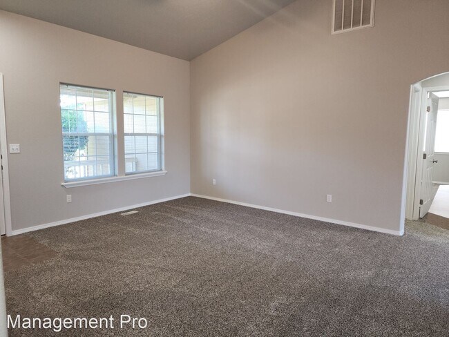 Building Photo - 4 br, 2 bath House - 339 W. Horsechestnut