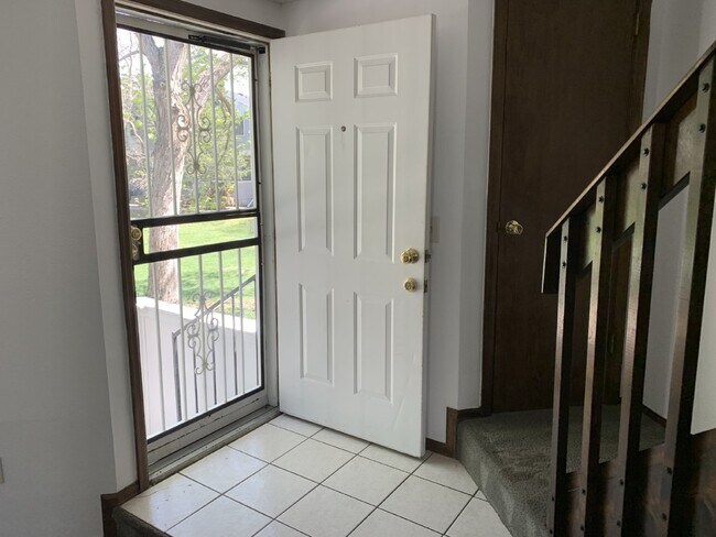 Foto del edificio - 2 Bdrm/2Bath with 2 Car Garage