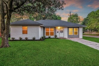 Building Photo - 4421 Lido Ln