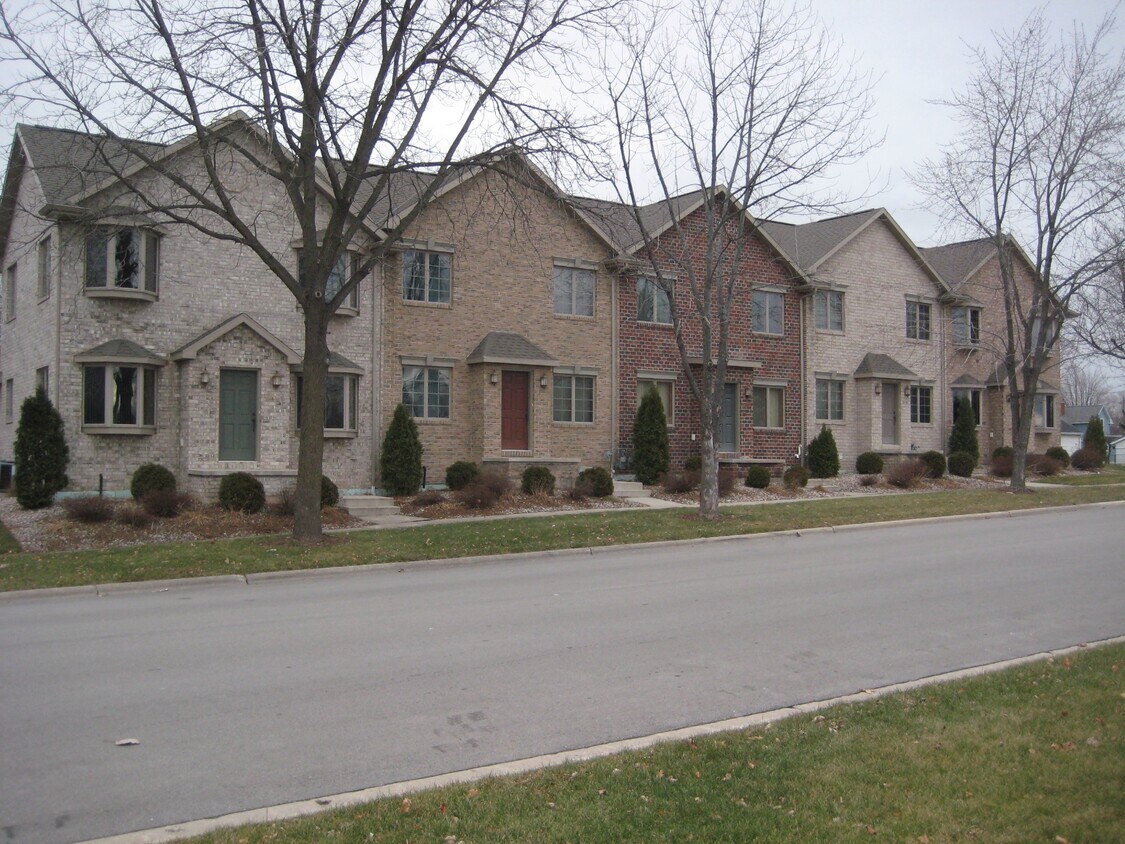 477 N 9th St, De Pere, WI 54115 Townhome Rentals in De Pere WI
