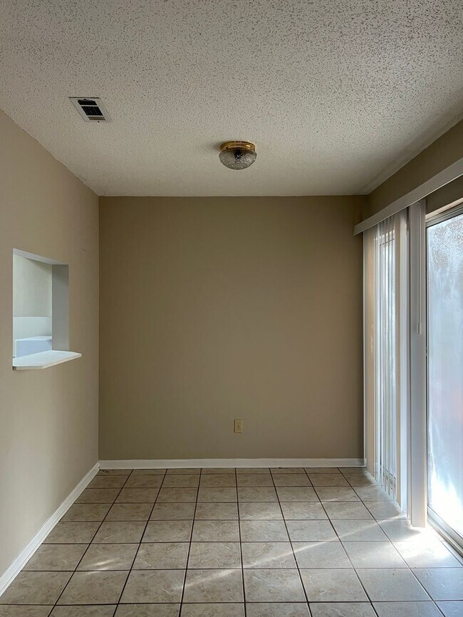 Building Photo - 106 Woodfield Pl