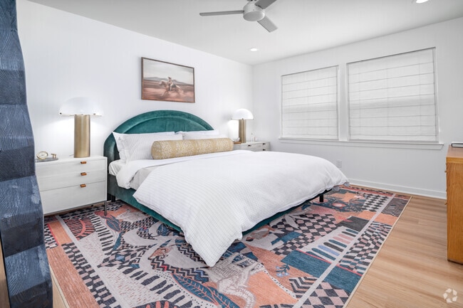 2 habitaciones, 1 baño, 1009 pies cuadrados, dormitorio 2 - the PARKER on E. Mulberry