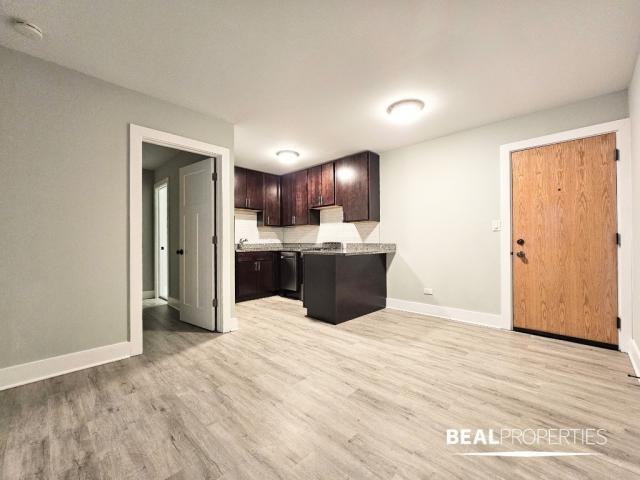 Building Photo - 1 bedroom in CHICAGO IL 60610