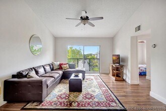 Building Photo - 1407 Crestwood Ct S