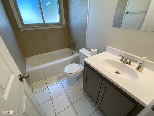 Building Photo - 3 br, 1 bath House - 224 Harrison St