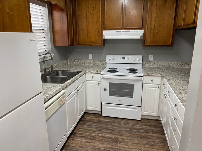 Foto del edificio - 2BED/2BATH DOWNSTAIRS NEAR GOV SQ