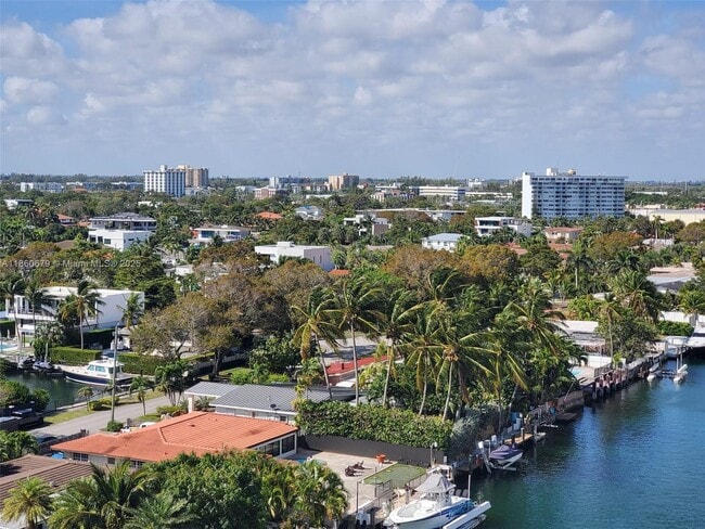 Foto del edificio - 2350 NE 135th St