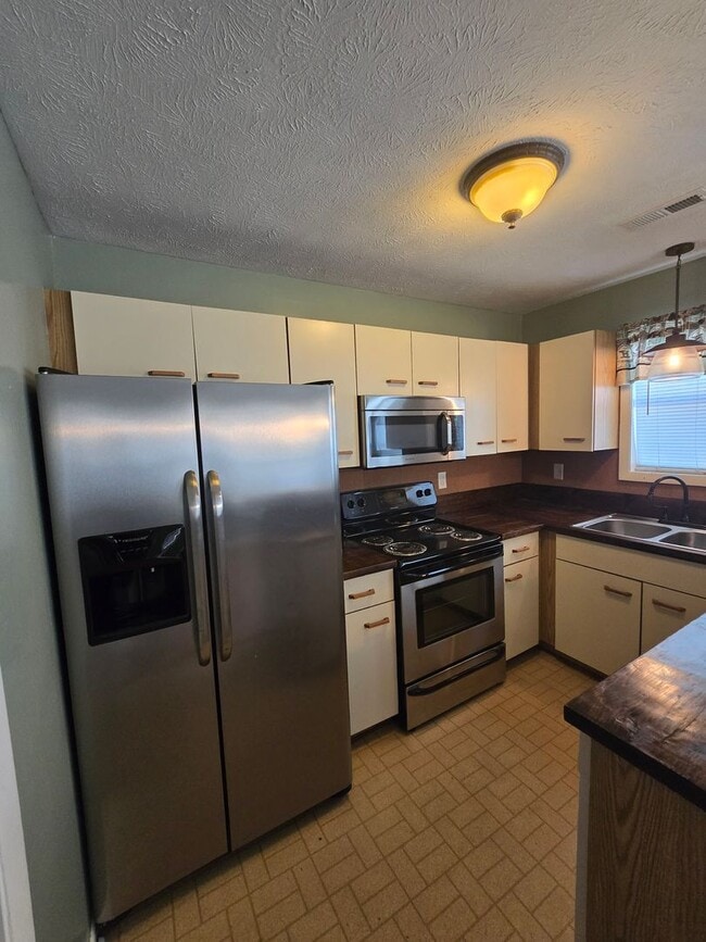 Building Photo - 1018-4 Brookhollow Dr - Stewarts Creek