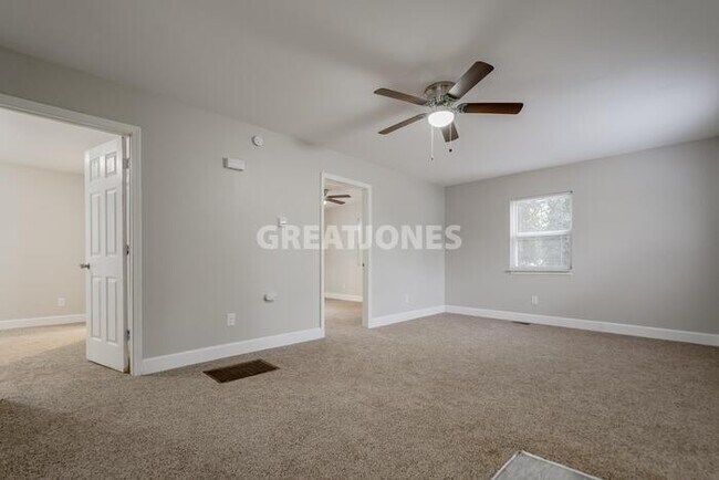 Building Photo - 4316 Mountain Dr