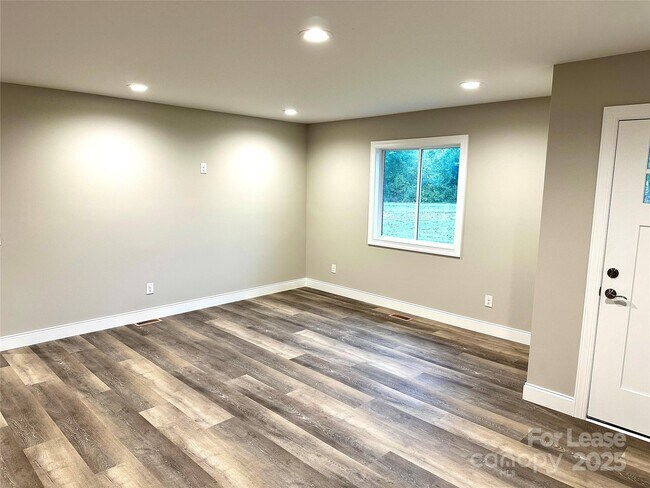 Foto del edificio - 6431 Little Mountain Rd