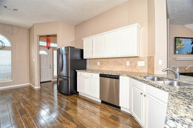 Foto del edificio - 25923 Marshbrook Ln