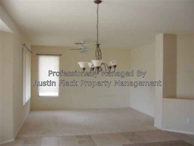 Building Photo - 4325 E Del Rio St