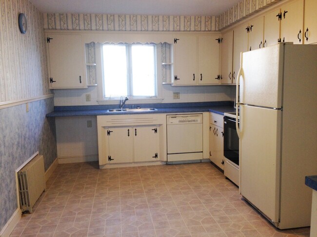 Kitchen - 57 Veranda St