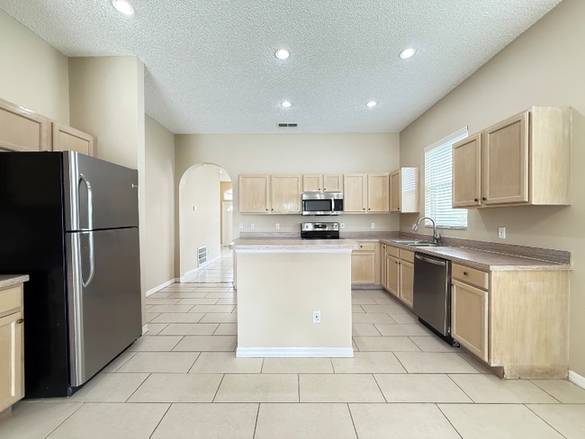 Building Photo - 12859 Enclave Dr