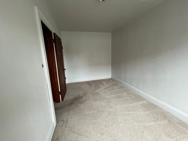 Foto del edificio - 5215 S Lake Dr