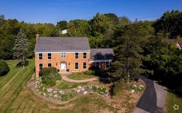 Building Photo - 3250 Chestnut Run Dr