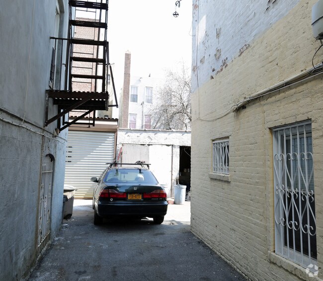 Building Photo - 733 E 226th