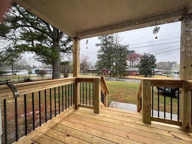 Building Photo - 2 Bedrooms, 1 Bathroom - Home in West Rome!