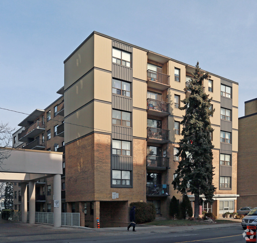 Building Photo - 412 Eglinton Ave E