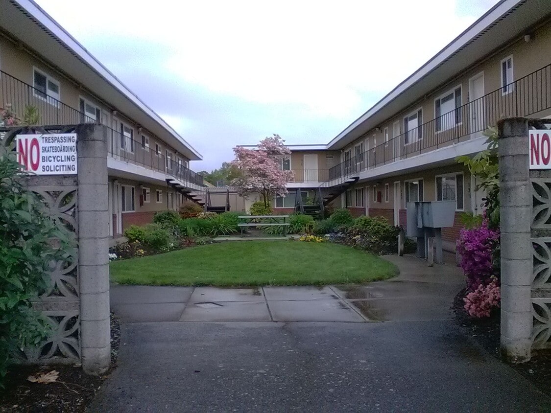 143 S 15th St, Springfield, OR 97477 Apartments in Springfield, OR