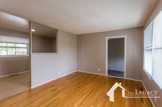 Building Photo - Ranch Style Home