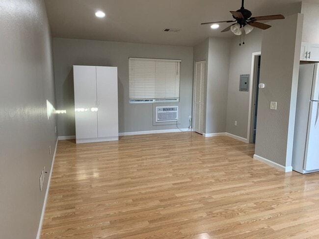 Building Photo - 131 Nanimo Ct