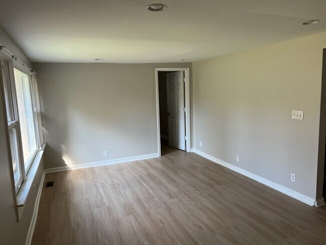 Foto del edificio - 311 Burke Ave