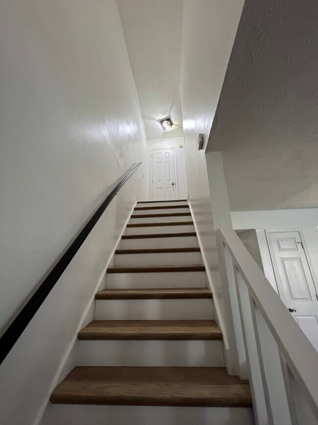 Building Photo - 2403 Cragstone Ct