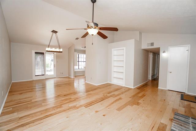 Building Photo - 548 Guadalupe Dr