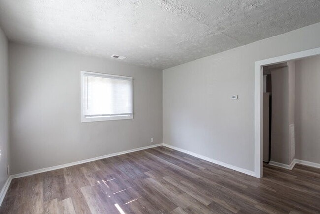 Photo - EAST SIDE 2 BEDROOM AVAILABLE NOW! House
