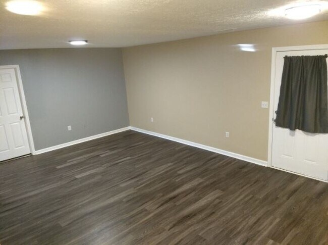 Building Photo - 329 Villa Dr