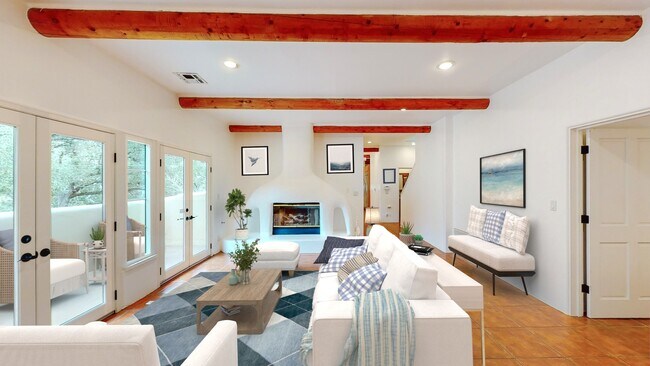 Chimenea y gran fluidez interior-exterior. - 25648 Timpangos Dr
