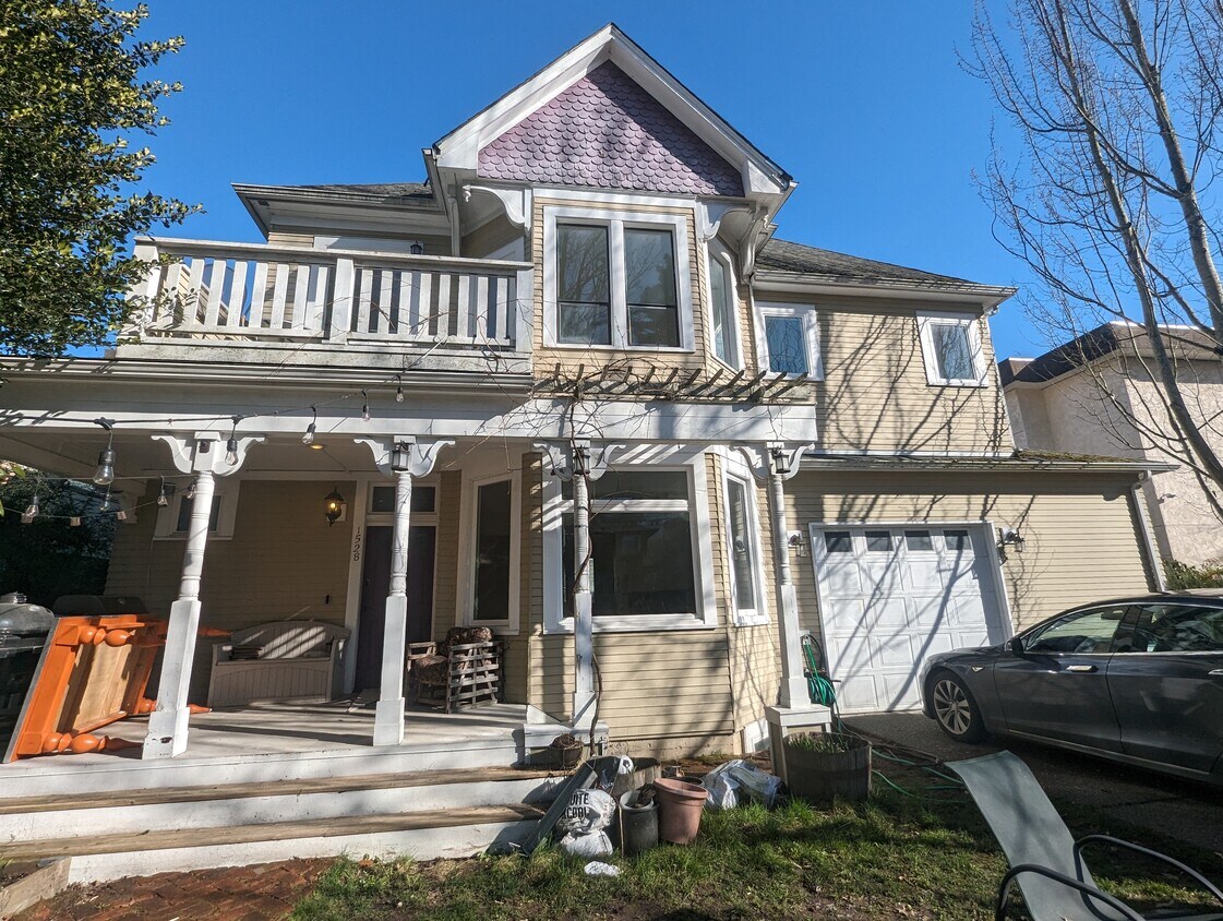 Front of House - 1528 18th Avenue