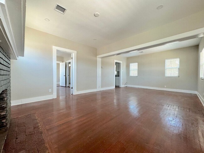 Foto del edificio - 2 bed w/REFRIG A/C and HUGE finished basem...