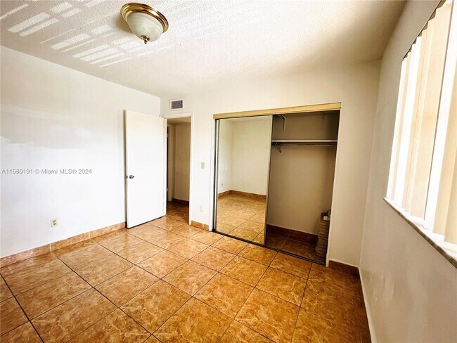 Building Photo - 6820 W Flagler St