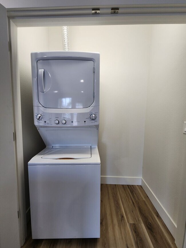 Foto del edificio - $500 MOVE IN SPECIAL - FREE RENT - Beautiful Brand New Modern Apartment Homes in Keizer