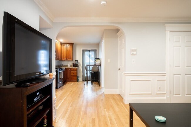 Building Photo - 129 M St