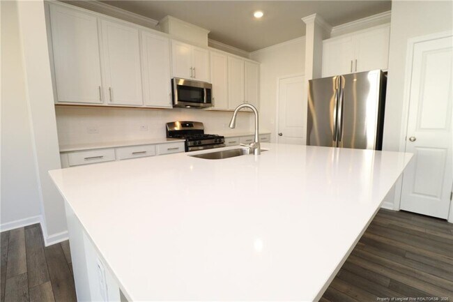 Foto del edificio - 5711 Woodlawn Dr