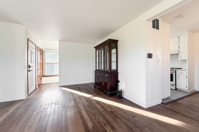 Building Photo - Riverfront 3-Bedroom Historical Richland Home