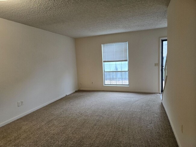 1 Bedroom, 1.5 Bath Townhouse - 1 Bedroom, 1.5 Bath Townhouse