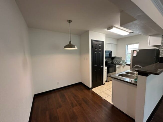 Building Photo - 11610 Vance Jackson Rd