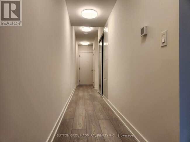 Photo du bâtiment - 120 Broadway Ave