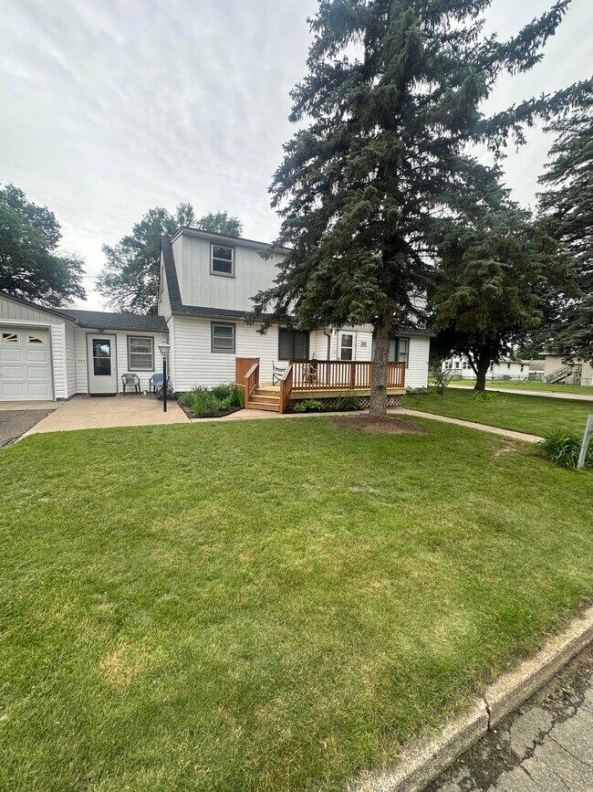 Foto del edificio - 309 3rd Ave NW