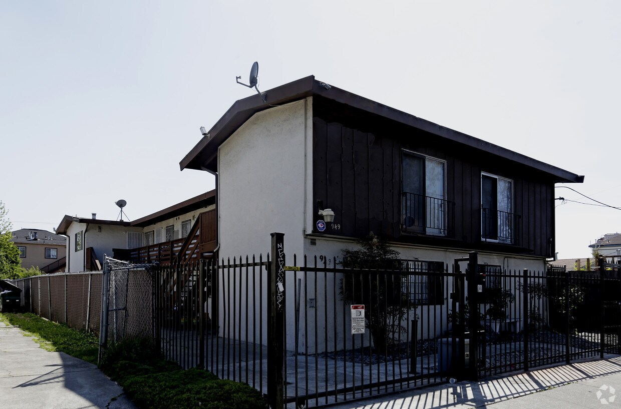 Primary Photo - 949 35th St