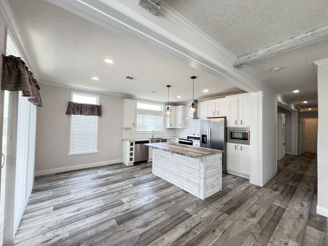 Building Photo - 7416 44th Terrace N
