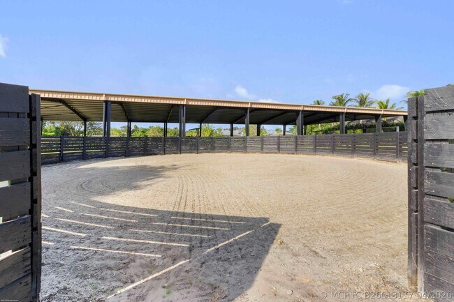 Foto del edificio - 4985 Stables Way