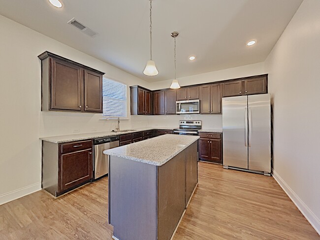 Building Photo - 410 Levon Ct