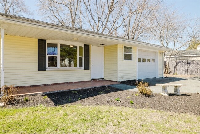 Building Photo - 125 Temi Rd