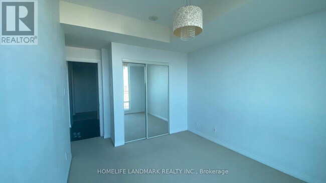 Photo du bâtiment - 3525-3525 Kariya Dr