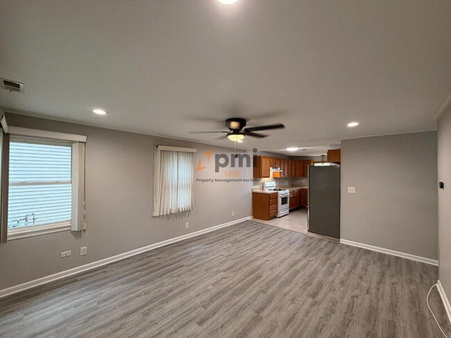 Building Photo - 105-105 W McAlpin St